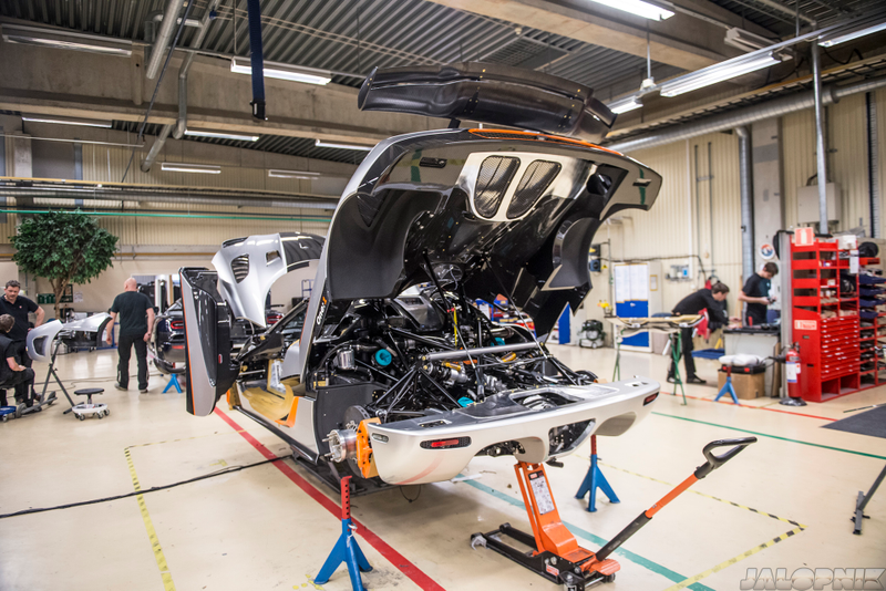Illustration for article titled This Is The Final Build Process Of The Amazing Koenigsegg One:1